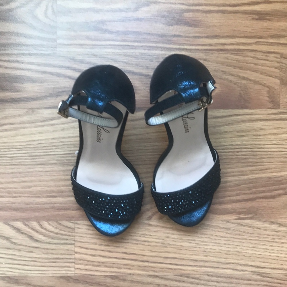Shoe - Picture 2 of 6